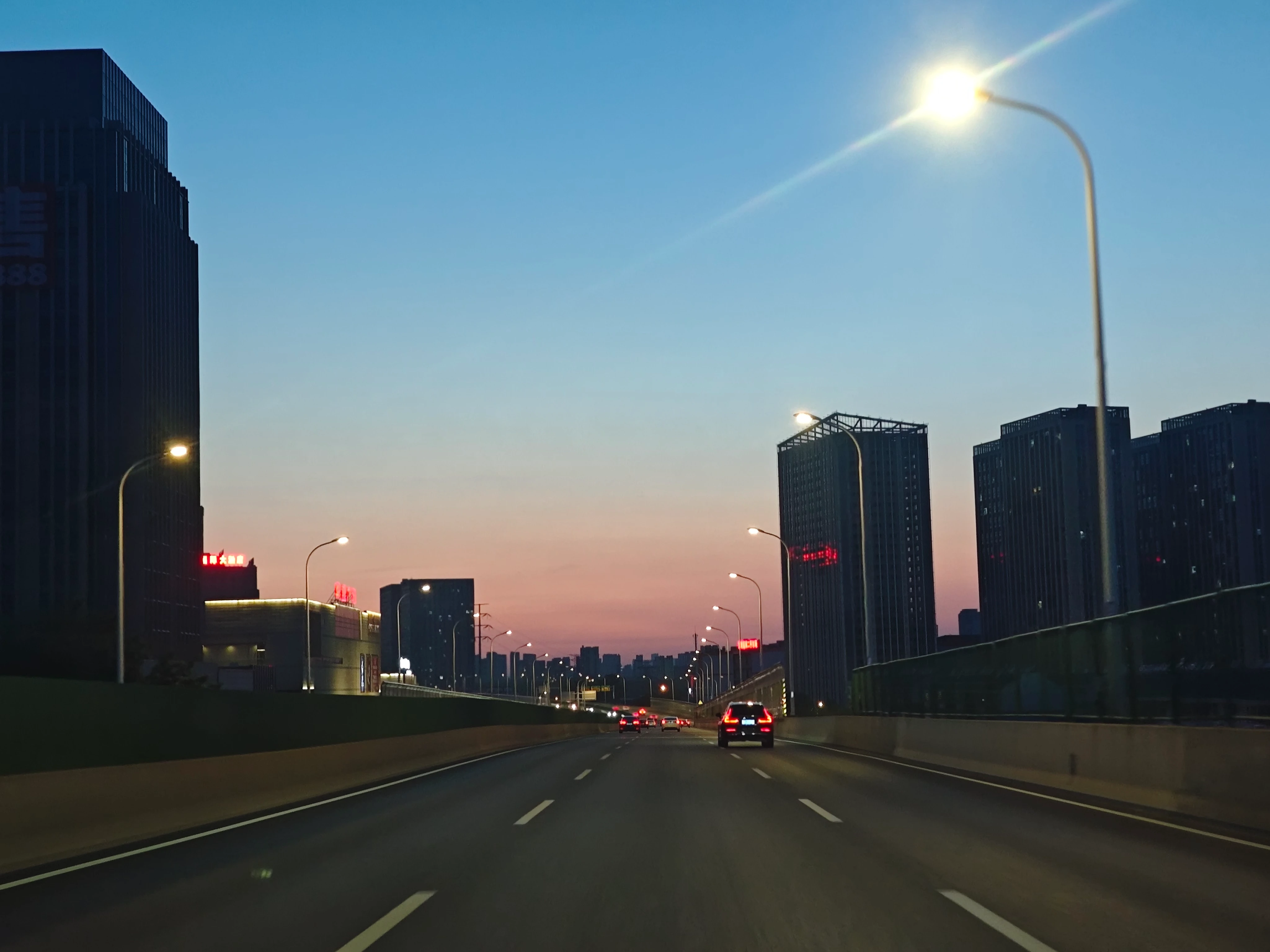 回程路上七点的夕阳景色